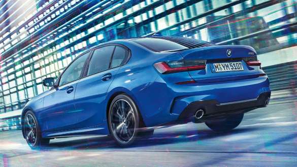 BMW Серија 3 Седан, адаптивно M потпирање. Тричетвртински заден поглед на BMW Серија 3 Седан со адаптивно M потпирање.