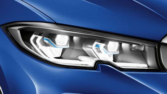 BMW Серија 3 Седан, BMW ласерско светло. Страничен крупен кадар на левото предно светло со BMW ласерско светло.