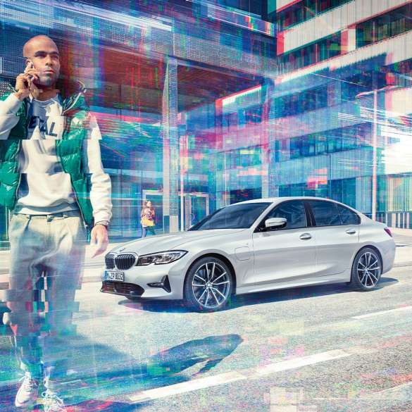 BMW Серија 3 Седан, внатрешност. Крупен кадар на преградата кај возачот во внатрешноста на BMW Серија 3 Седан.