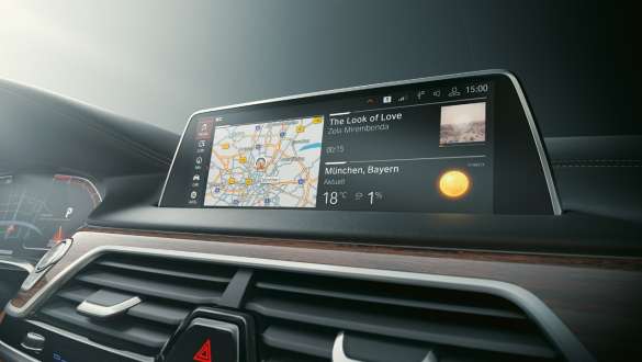 BMW Серија 7 Седан: BMW Оперативен систем 7.0 BMW Серија 7 Седан: дисплеј на кој е прикажан BMW Оперативен систем 7.0