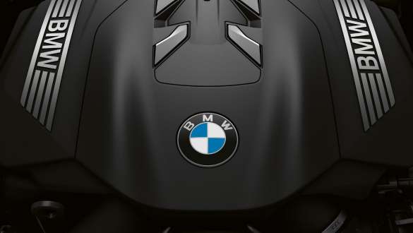 BMW TwinPower турбо линиски 6-цилиндричен бензински мотор BMW Серија 7 Седан: крупен кадар на BMW TwinPower турбо линиски 6-цилиндричен бензински мотор