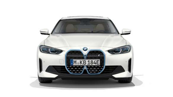 BMW i4 eDrive40 G26 2021 Mineral White поглед однапред BMW i4 eDrive40 G26 2021 Mineral White поглед однапред