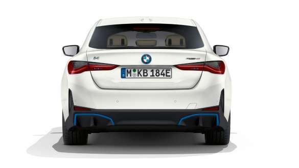 BMW i4 eDrive40 G26 2021 Mineral White поглед одзади BMW i4 eDrive40 G26 2021 Mineral White поглед одзади