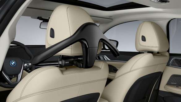 BMW закачалка за облека за Travel & Comfort систем BMW i4 eDrive40 G26 2021 BMW закачалка за облека за Travel & Comfort систем BMW i4 eDrive40 G26 2021