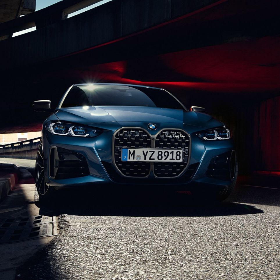 BMW double kidney LED front lights BMW M440i xDrive Coupé G22 2020 BMW M440i xDrive Coupé Arctic Race Blue metallic G22 2020 front view BMW double kidney LED front lights