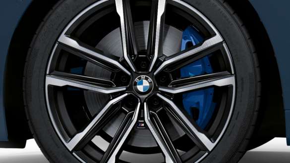 M Sport brake BMW M440i xDrive Coupé G22 2020 M Sport brake BMW M440i xDrive Coupé G22 2020 detail light alloy wheels