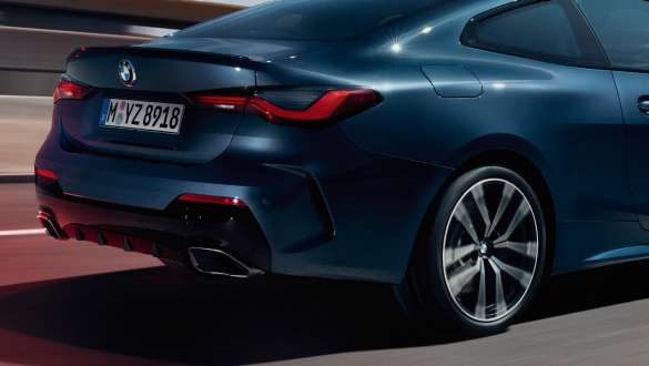 Adaptive M suspension rear apron BMW M440i xDrive Coupé G22 2020 Adaptive M suspension BMW M440i xDrive Coupé Arctic Race Blue metallic G22 2020 detail rear apron