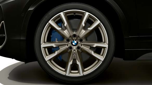 M Sport сопирачки BMW X2 M35i (F39) M Sport сопирачки BMW X2 M35i (F39) Sapphire Black metallic тркало одблизу