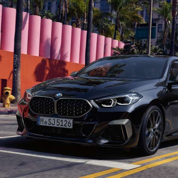 Екстериер дизајн BMW M235i xDrive Gran Coupé 2020 Екстериер дизајн BMW M235i xDrive Gran Coupé 2020 Black Sapphire металик F44 поглед напред