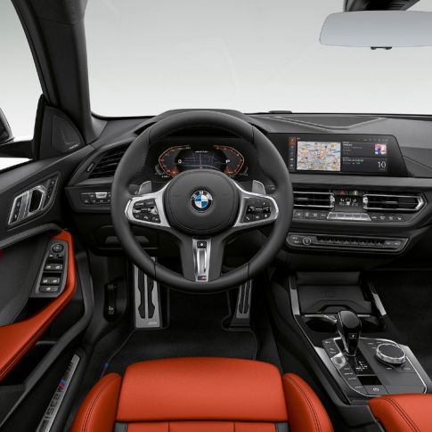 Кабина BMW M235i xDrive Gran Coupé Кабина ориентирана кон возачот BMW M235i xDrive Gran Coupé 2020 F44 ентериер