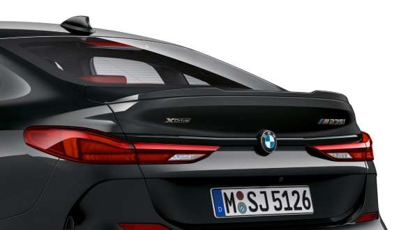 M заден спојлер BMW M235i xDrive Gran Coupé M заден спојлер BMW M235i xDrive Gran Coupé Black Sapphire металик F44 страничен поглед
