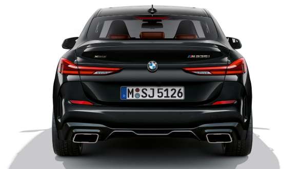 M specific издувен системBMW M235i xDrive Gran Coupé M specific издувен системBMW M235i xDrive Gran Coupé Black Sapphire металик F44 страничен поглед