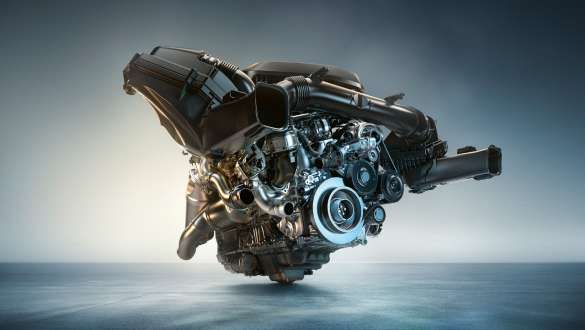Бензинскиот мотор BMW M TwinPower Turbo со 6 сериски цилиндри BMW M4 Competition Coupé G82 2020 BMW M4 Competition Coupé G82 2020 Бензинскиот мотор BMW M TwinPower Turbo со 6 сериски цилиндри одблизу