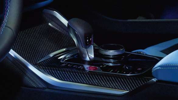 8-степен M Steptronic менувач BMW M4 Competition Coupé G82 2020 BMW M4 Competition Coupé G82 2020 8-степен M Steptronic менувач одблизу централна конзола ентериер