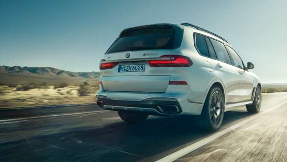 BMW X7 M Автомобил со Executive Drive Pro G07 2019 BMW X7 M Автомобил со Executive Drive Pro систем за контрола на потпирање G07 2019 тричетвртински поглед во возење одзади