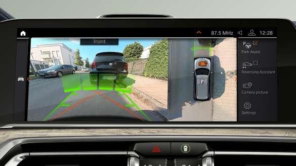 BMW X7 M Автомобил со Parking Assistant Plus G07 2019 BMW X7 M Автомобил со Parking Assistant Plus G07 2019 Контролен дисплеј