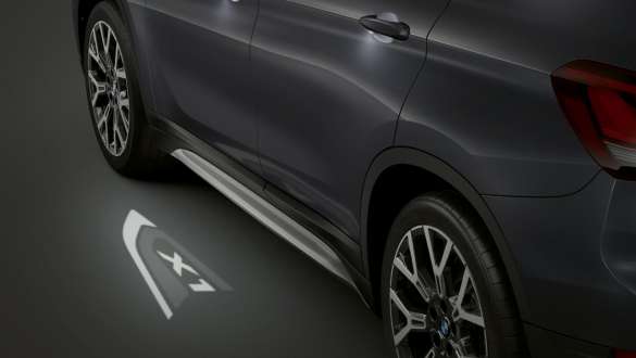 BMW X1 F48 LCI ЛЕД проекција на “X1”. BMW X1 F48 LCI фокус на ЛЕД проекција на “X1”.
