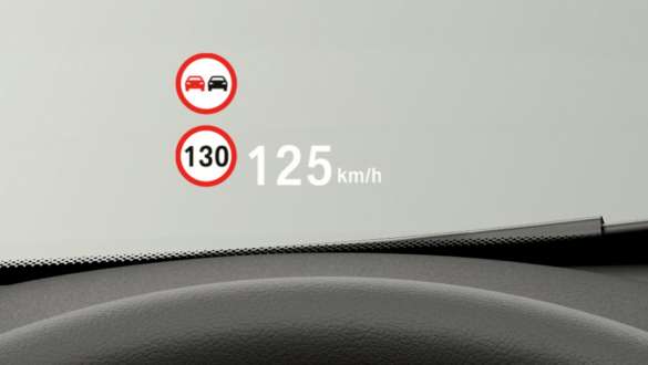 BMW X1 F48 BMW Head-Up дисплеј BMW X1 F48 LCI внатрешност со акцент на BMW Head-Up дисплејот