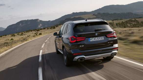 Plug-in hybrid BMW X3 xDrive30e G01 начин на возење Sophisto Grey од позади 2021 Plug-in hybrid BMW X3 xDrive30e G01 начин на возење 2021