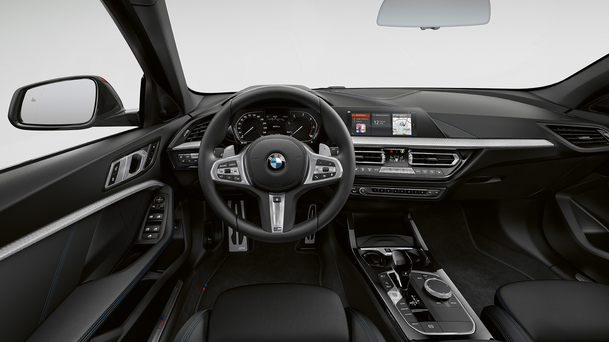 М кожен управувач BMW Серија 1 модел M Sport, кокпит со M кожен управувач.