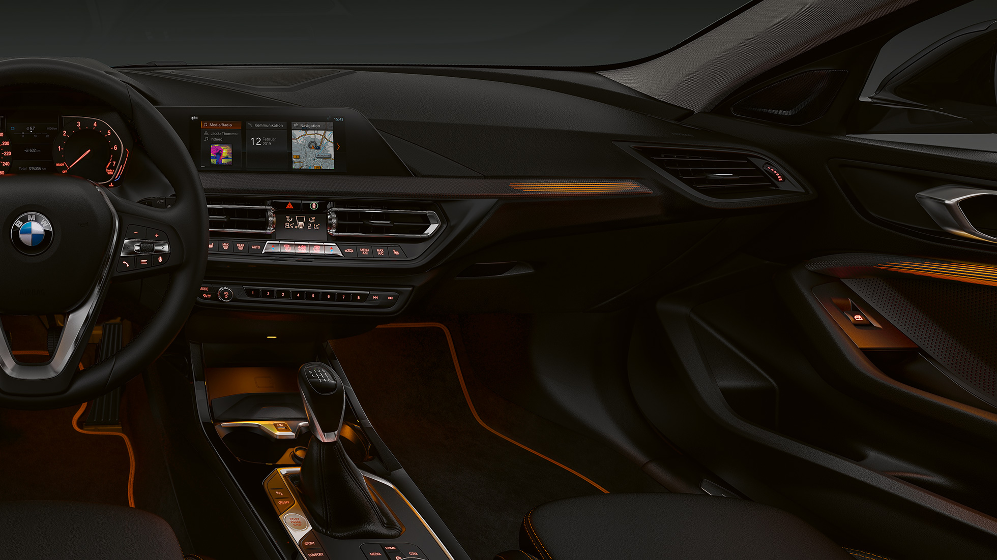 Внатрешни завршни ленти 'Illuminated Berlin'. BMW Серија 1, модел Sport Line, внатрешни завршни ленти 'Illuminated Berlin'.