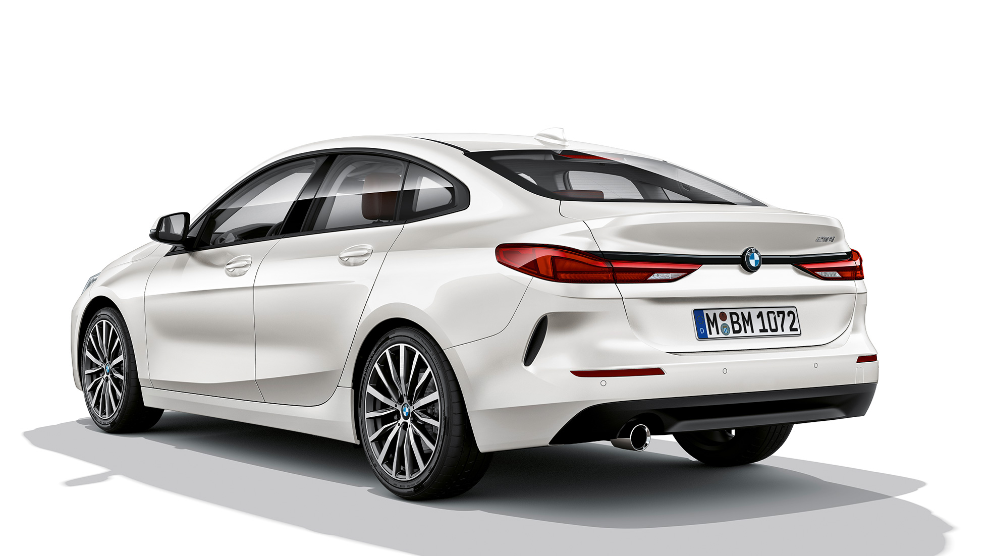 Лесни алу. Наплатоци BMW Серија 2 Gran Coupé Mоделl Advantage Лесни алу. Наплатоци BMW Серија 2 Gran Coupé Mоделl Advantage Mineral White F44 three-quarter rear view