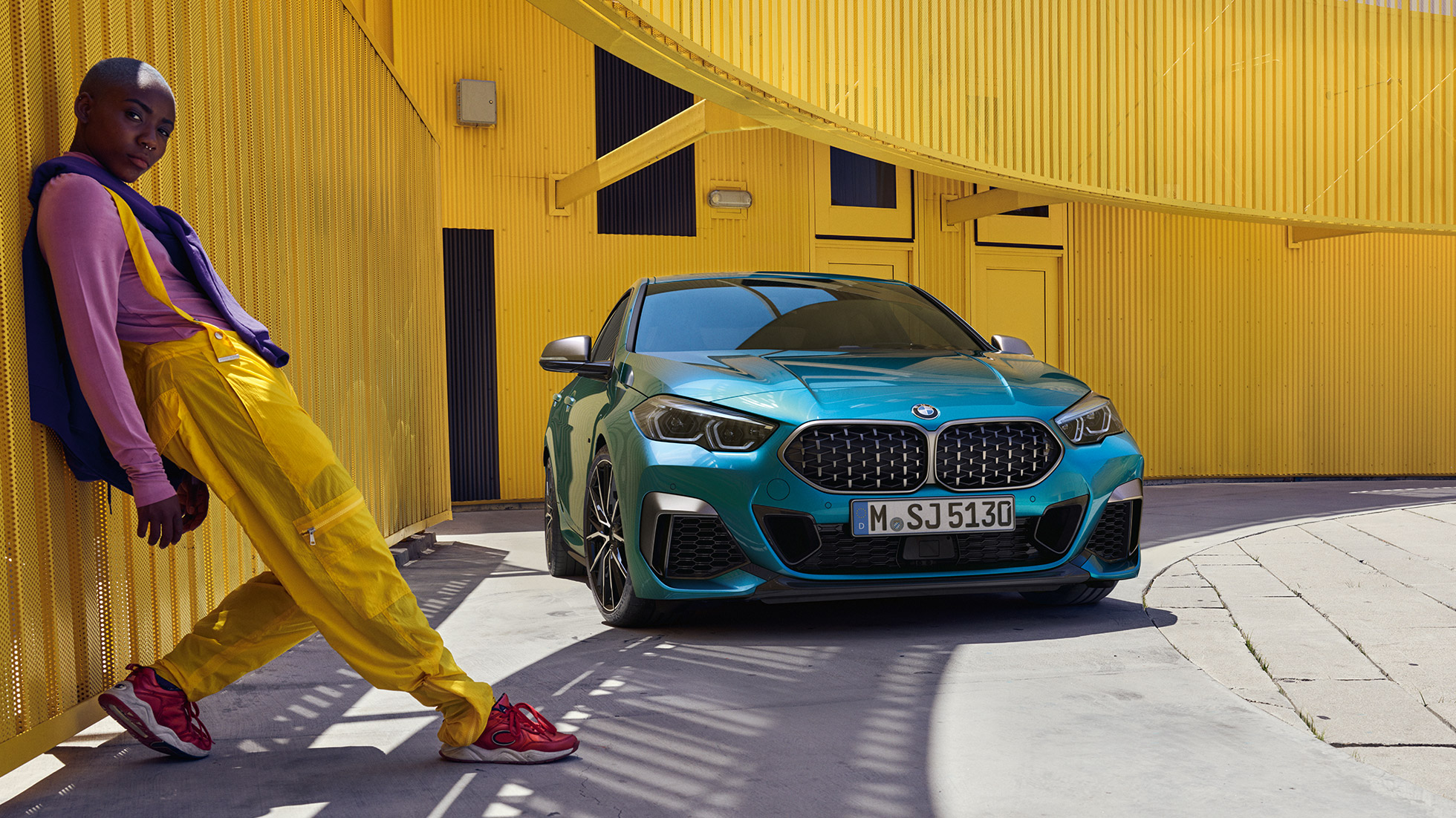 Однапред BMW Серија 2 Gran Coupé BMW Серија 2 Gran Coupe со бубрежна решетка во mesh изведба Snapper Rocks Blue металик F44 три-чевртини поглед напред