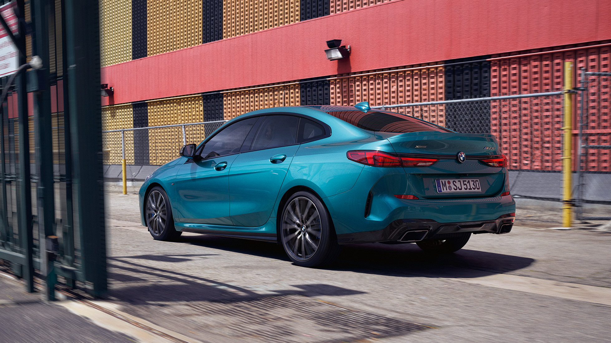 Прогресивен дизајн BMW Серија 2 Gran Coupé Прогресивен дизајн BMW Серија 2 Gran Coupé Snapper Rocks Blue металик F44 три-четвртини страничен поглед