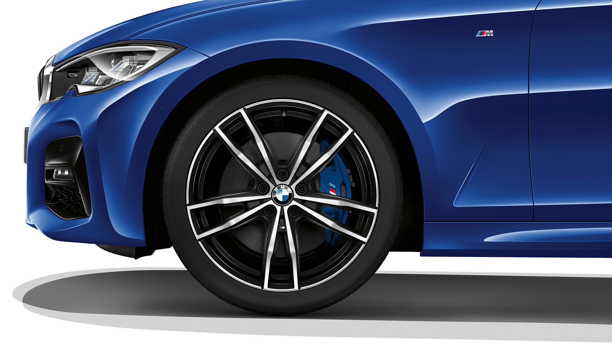BMW Серија 3 Седан, Model M Sport тркало од лесна легура. Крупен кадар на тркалото од лесна легура на BMW Серија 3 Седан со Model M Sport опрема.