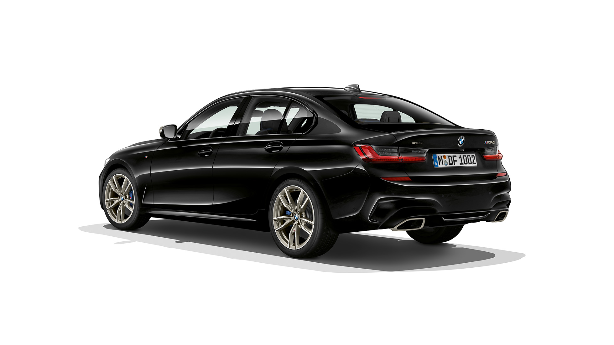 BMW Серија 3 Седан M340i xDrive заден дел. Тричетвртински заден кадар на BMW Серија 3 M340i xDrive Седан.