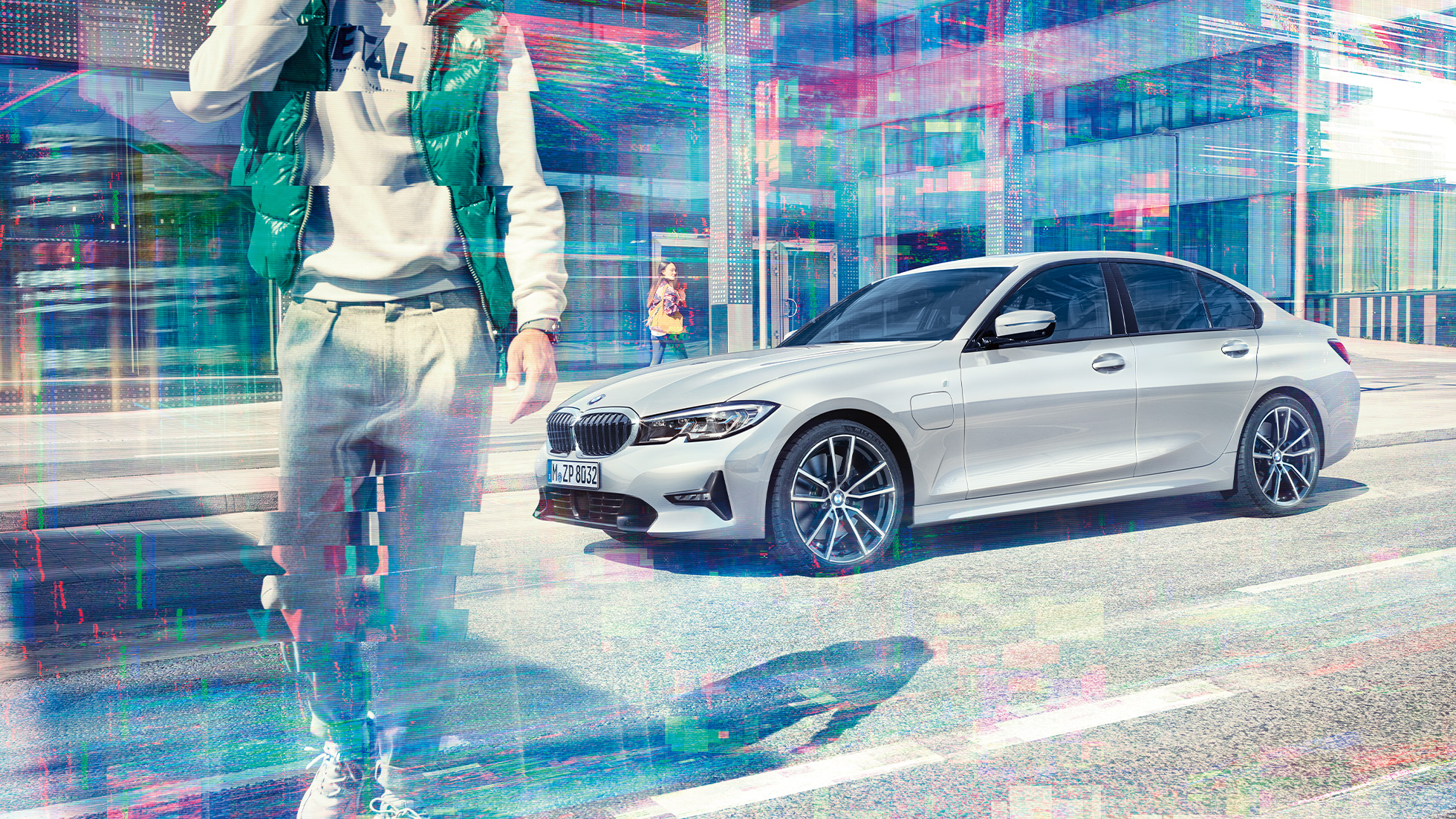 BMW Серија 3 Седан, внатрешност. Крупен кадар на преградата кај возачот во внатрешноста на BMW Серија 3 Седан.