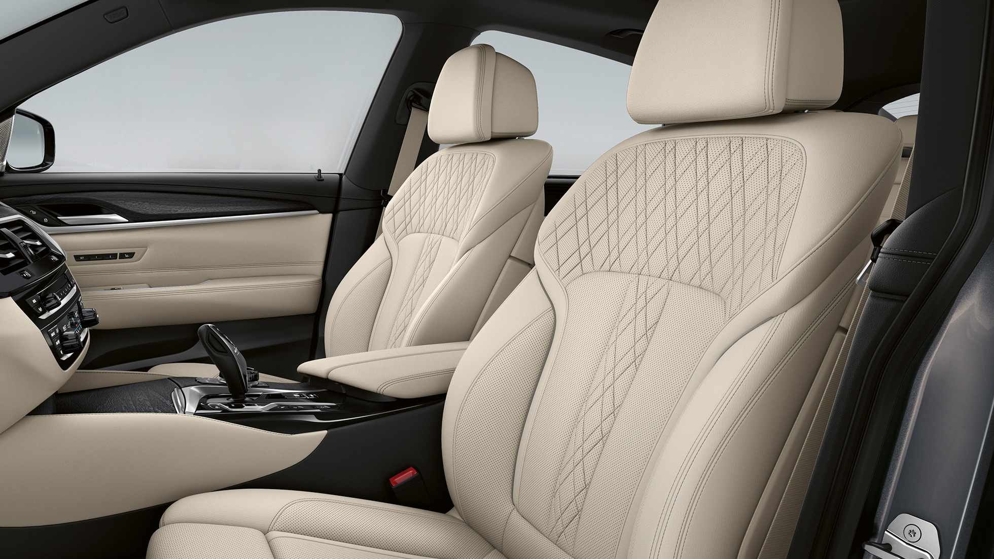 Upholstery BMW 6 Series Gran Turismo M Sport package G32 2020 Upholstery in Exclusive Leather ‘Nappa’ Ivory White BMW 6 Series Gran Turismo G32 640i xDrive 2020 M Sport package interior