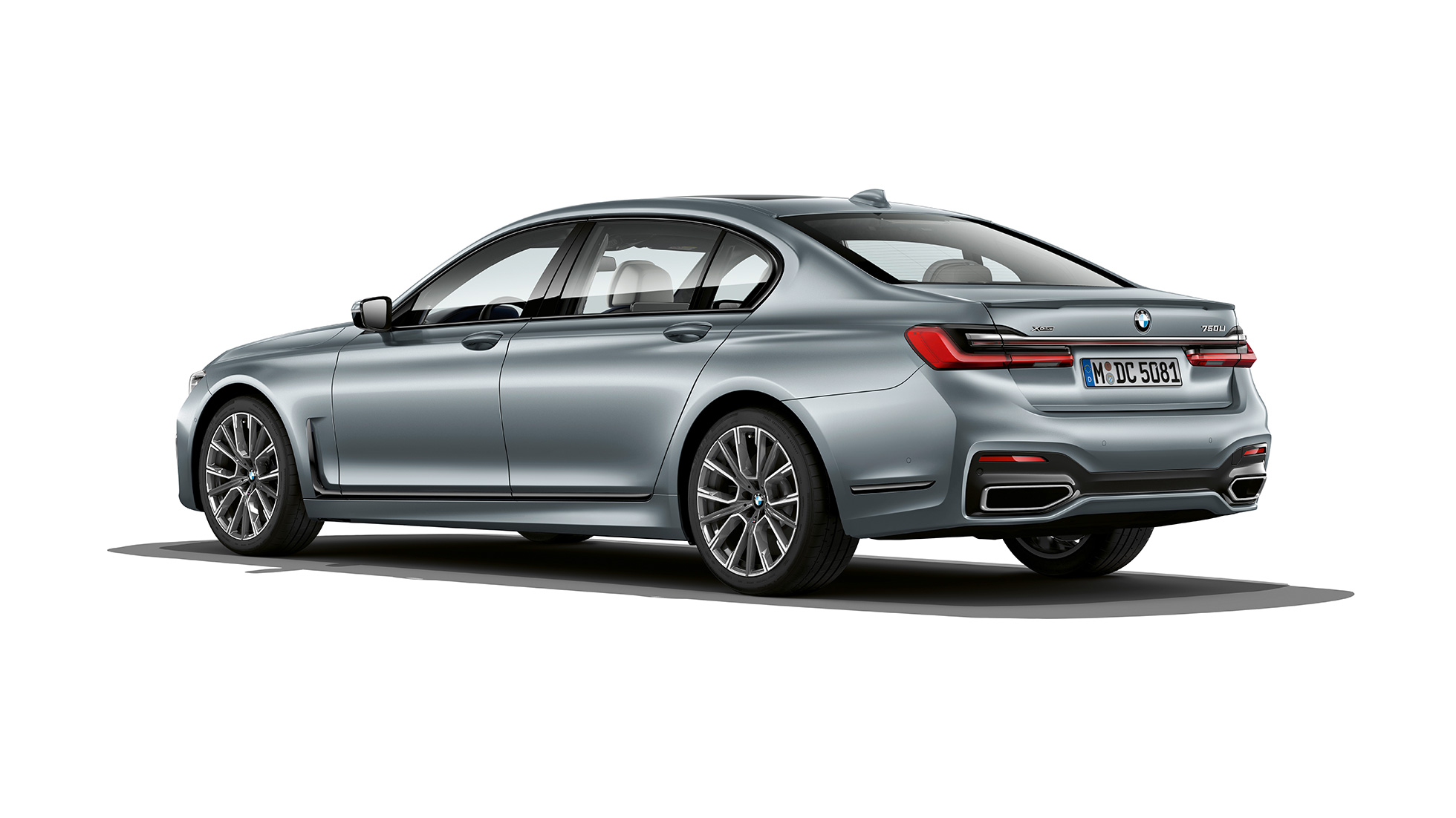 BMW Серија 7 Седан M Sport пакет, тричетвртински заден кадар Сив BMW Серија 7 Седан M Sport пакет во тричетвртински заден кадар