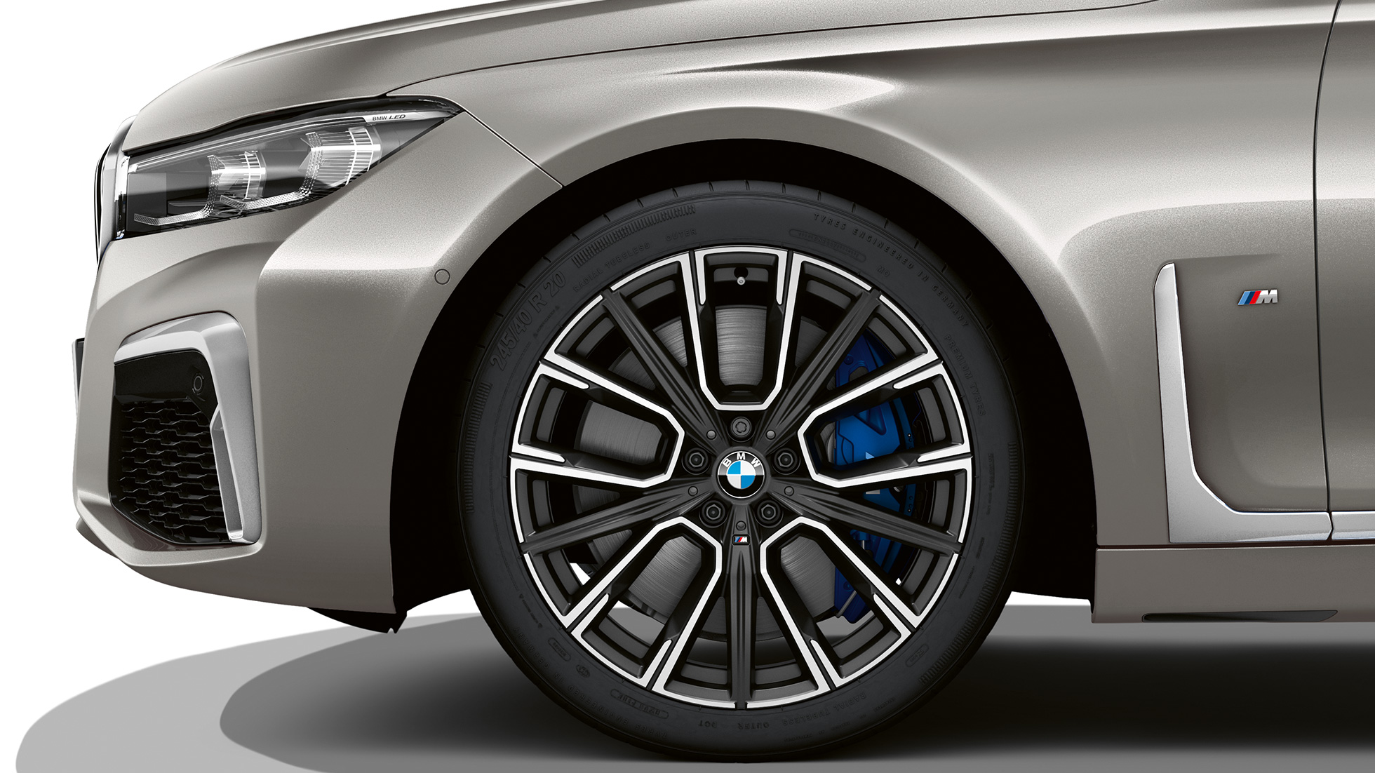 BMW Серија 7 Седан M Sport пакет: тркала BMW Серија 7 Седан M Sport пакет: крупен кадар на тркалата