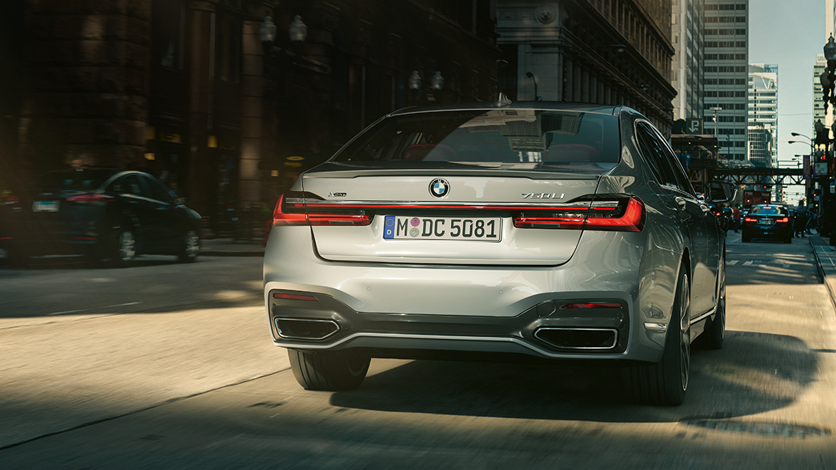 BMW Серија 7 Седан Асистент за враќање наназад BMW Асистент за враќање наназад: Заден поглед на BMW Серија 7 Седан