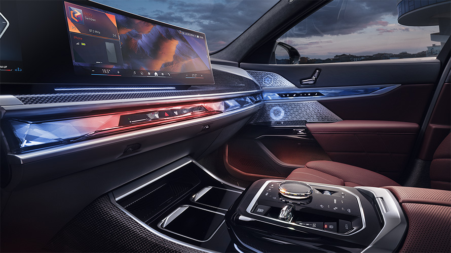 BMW Серија 7 Седан G70 ICE 740i M спорт пакет внатрешен поглед внатрешен поглед однапред стаклена апликација CraftedClarity и Curved Display