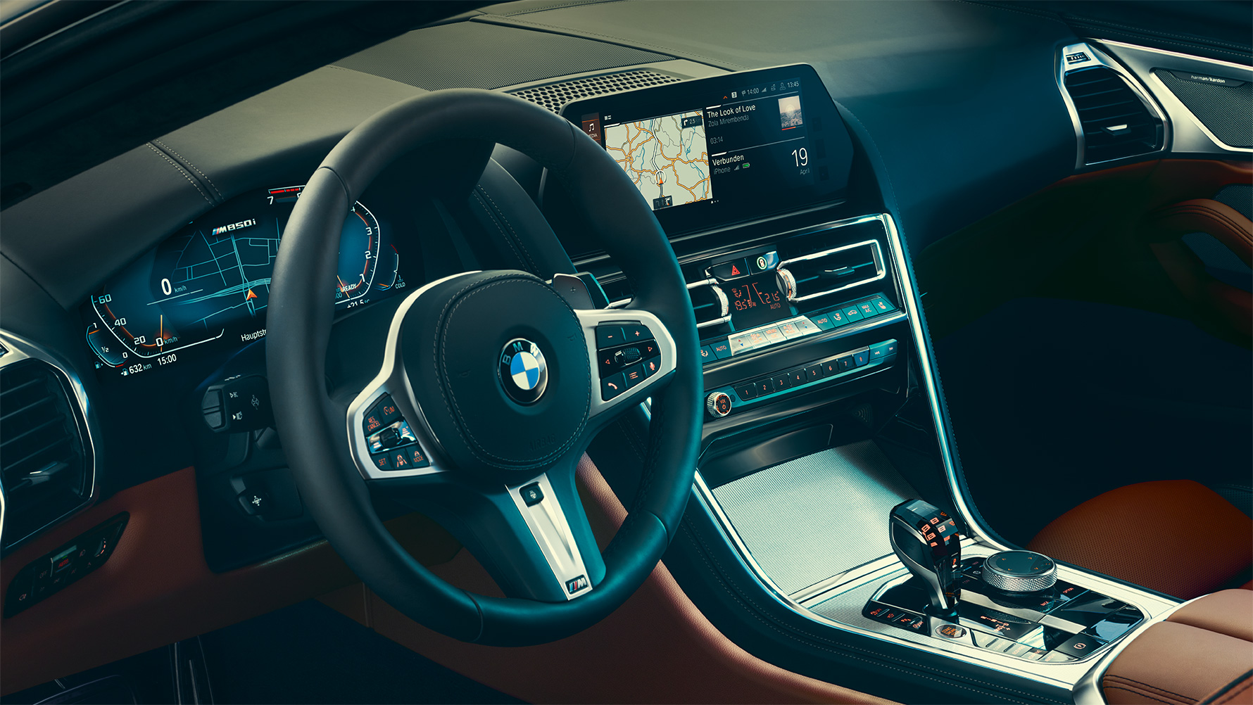 BMW Серија 8 Coupé, возачка кабина Крупен кадар на возачката кабина на BMW Серија 8 Coupé