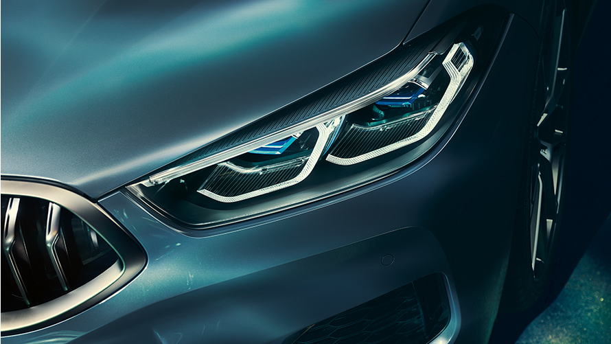 Крупен кадар на ласерските светла на BMW Серија 8 Coupé