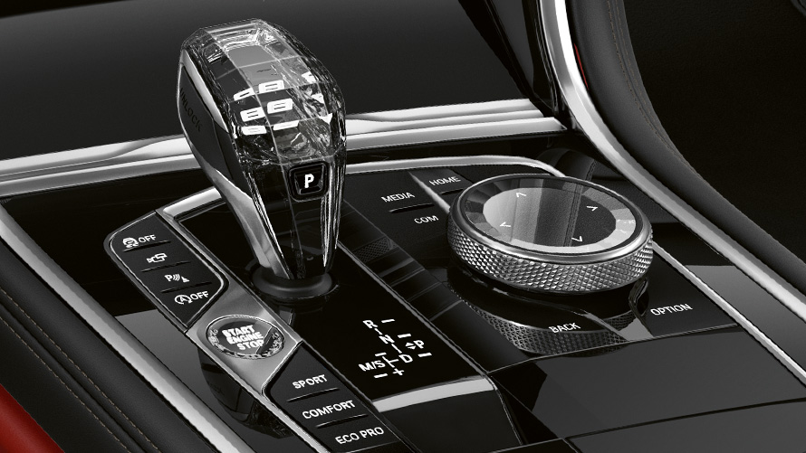 BMW серија 8 Gran Coupé, Dark Seduction кокпит