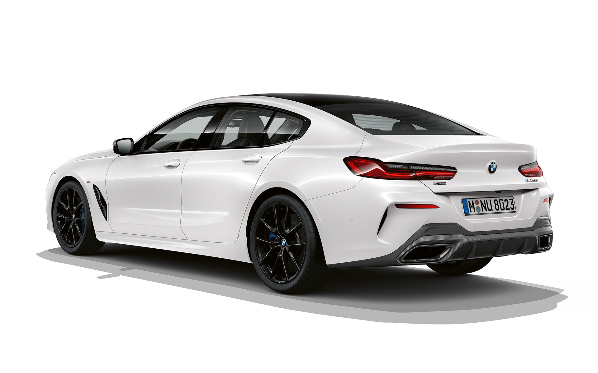 Pure Contrast тричетвртински приказ одзади BMW серија 8 Gran Coupé, Pure Contrast тричетвртински приказ одзади