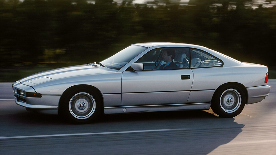 BMW 8er Coupé (E31) 7/8 страничен поглед во возење BMW 8er Coupé (E31) 7/8 страничен поглед во возење