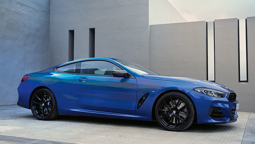 BMW 8 Coupé (G15) тричетвртински преден поглед во мирување BMW 8 Coupé (G15) тричетвртински преден поглед во мирување