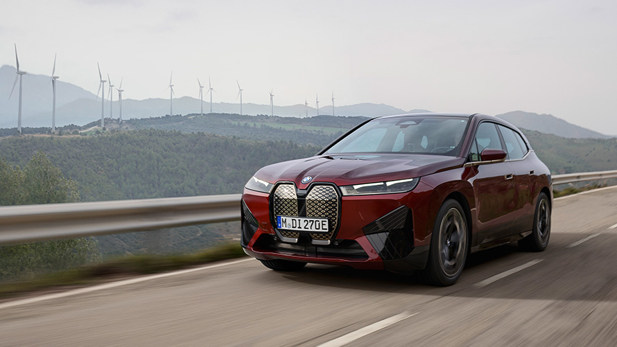 BMW iX i20 електричен SUV BMW iX xDrive50 видео за одржливост BMW iX i20 2021 електричен SUV BMW iX xDrive50 Aventurin Red видео за одржливост