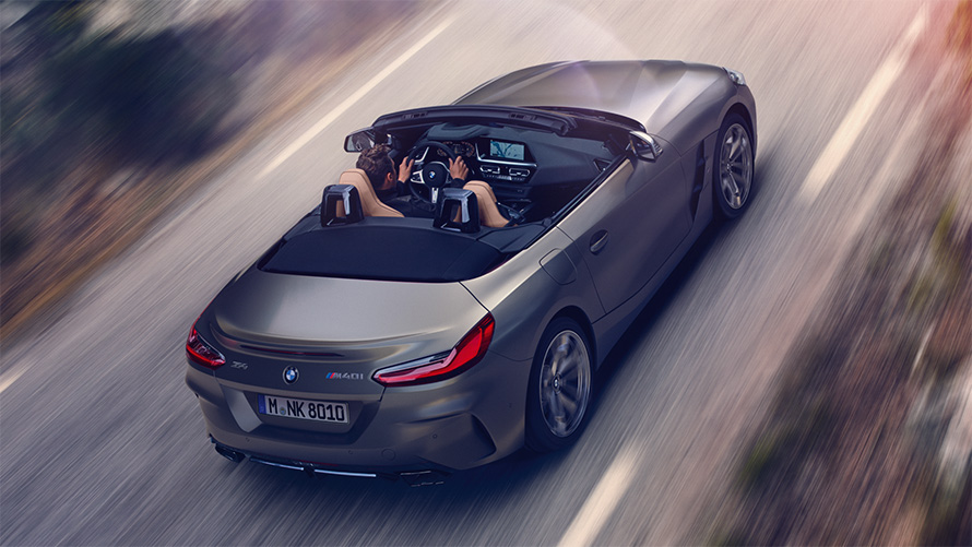 BMW Z4 M40i Roadster G29 2019 BMW Individual Frozen Grey металик во возење со отворен мек кров поглед одгоре