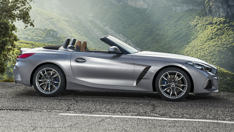 BMW Z4 M40i Roadster G29 страничен поглед BMW Z4 M40i Roadster G29 страничен поглед