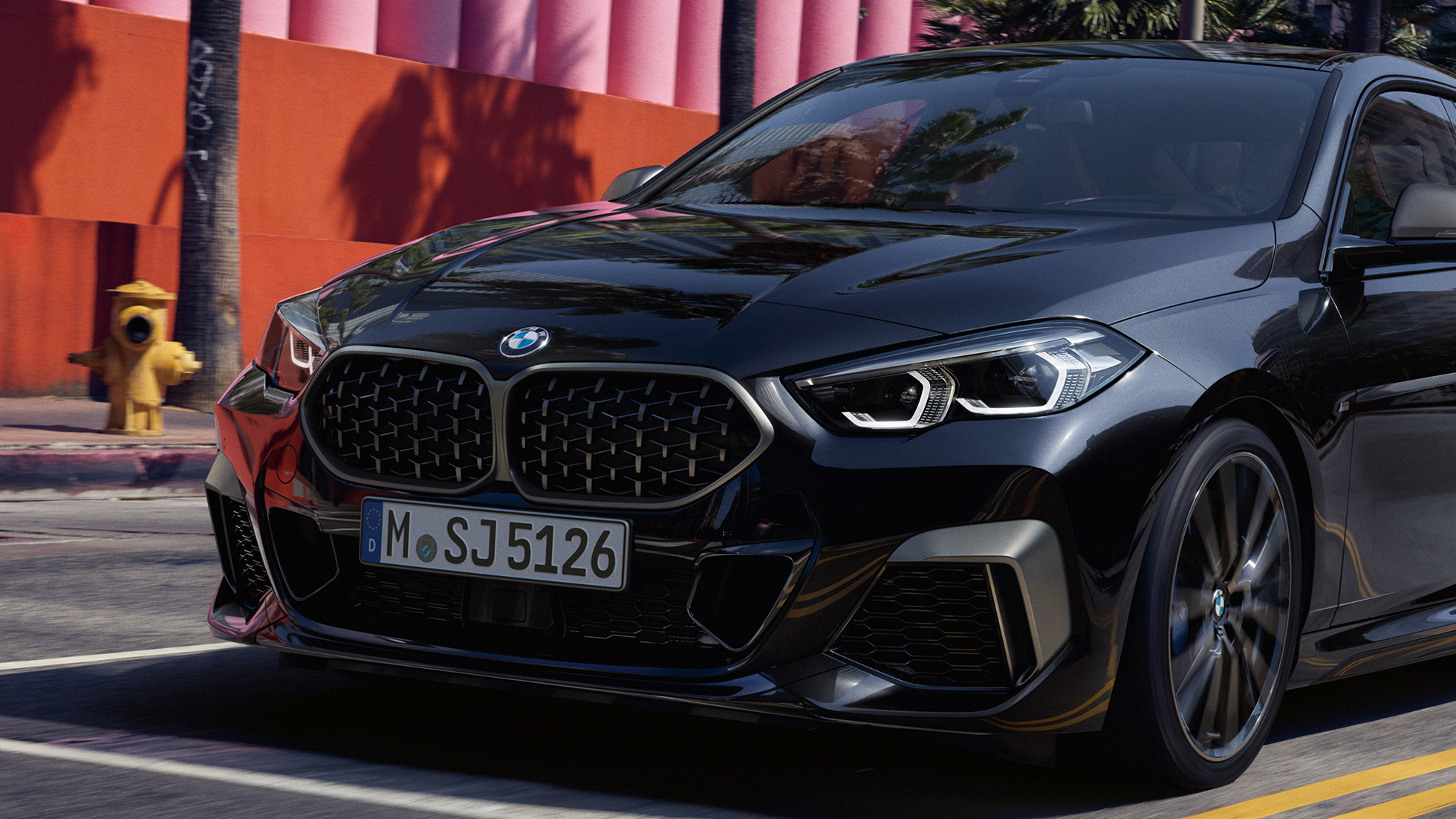 Екстериер дизајн BMW M235i xDrive Gran Coupé 2020 Екстериер дизајн BMW M235i xDrive Gran Coupé 2020 Black Sapphire металик F44 поглед напред