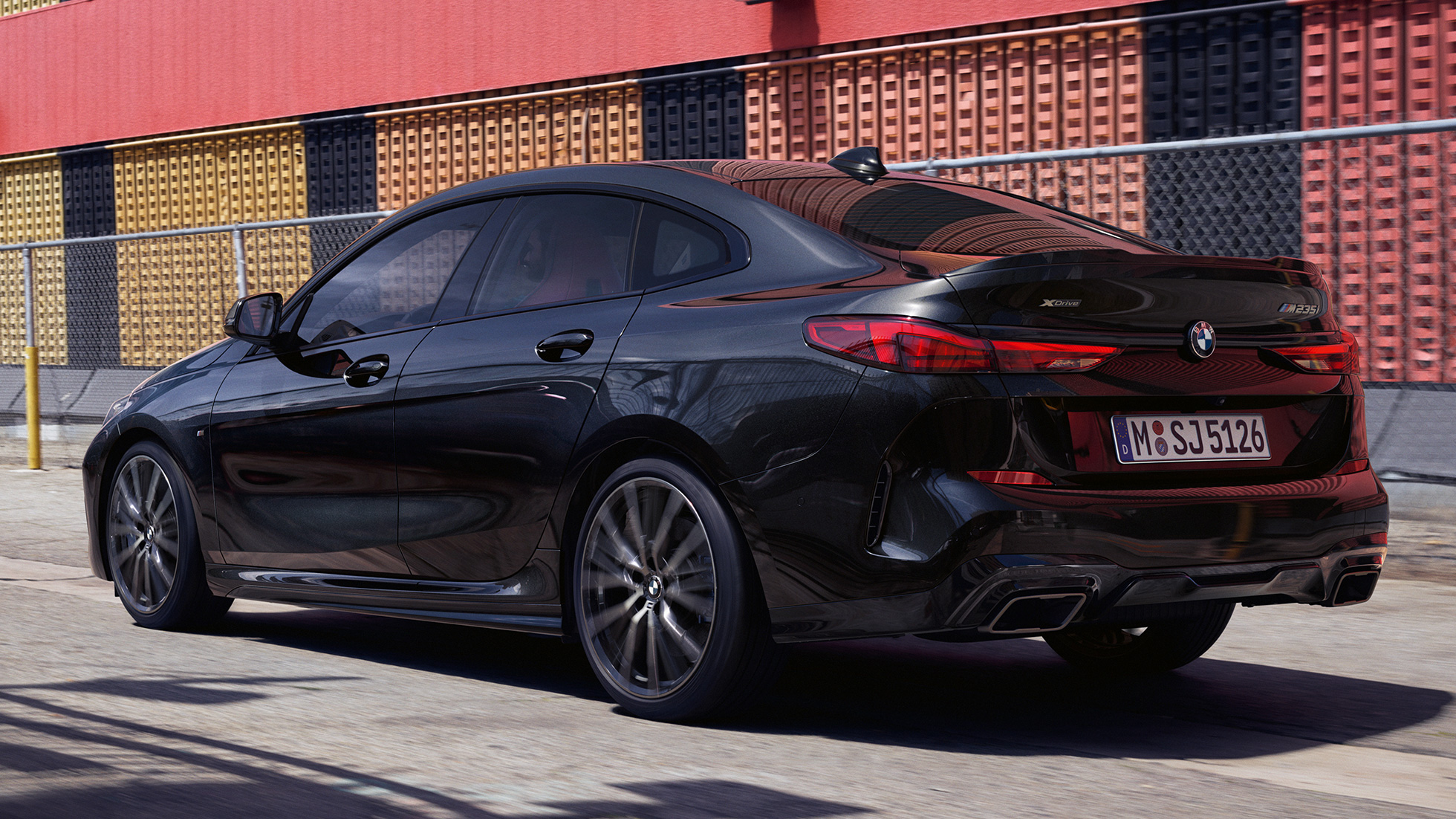 BMW M235i xDrive Gran Coupé три-четвртини страничен поглед BMW M235i xDrive Gran Coupé 2020 Black Sapphire металик F44 три-четвртини страничен поглед екстериер