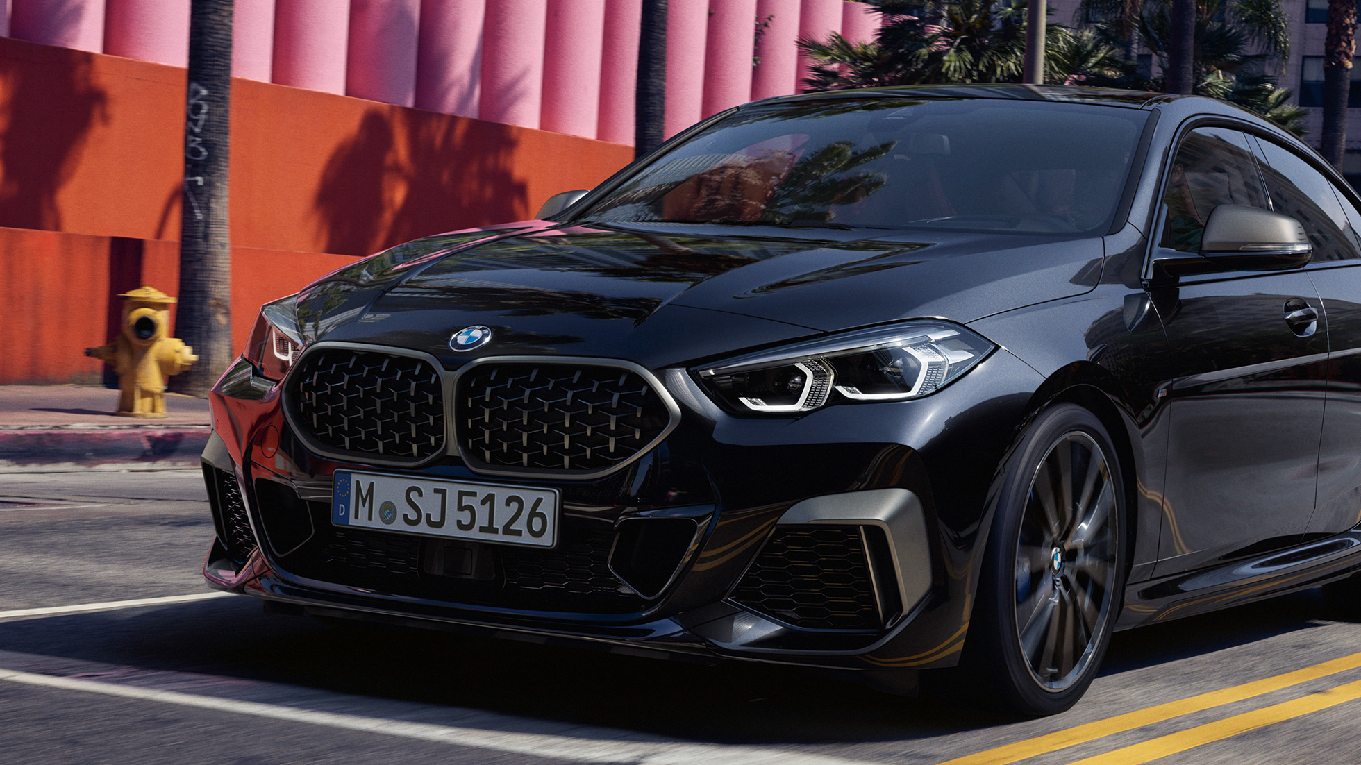 Преден дизајн BMW M235i xDrive Gran Coupé Преден дизајн BMW M235i xDrive Gran Coupé 2020 Black Sapphire металик F44 три-четвртини поглед напред