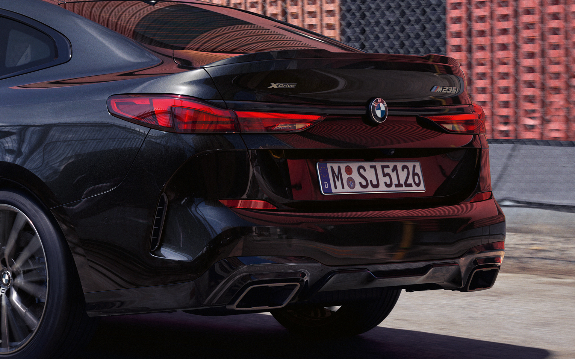 Естетски заден крај BMW M235i xDrive Gran Coupé F44 Естетски заден крај на BMW M235i xDrive Gran Coupé F44 2020 Black Sapphire metallic тричетвртински поглед одзади