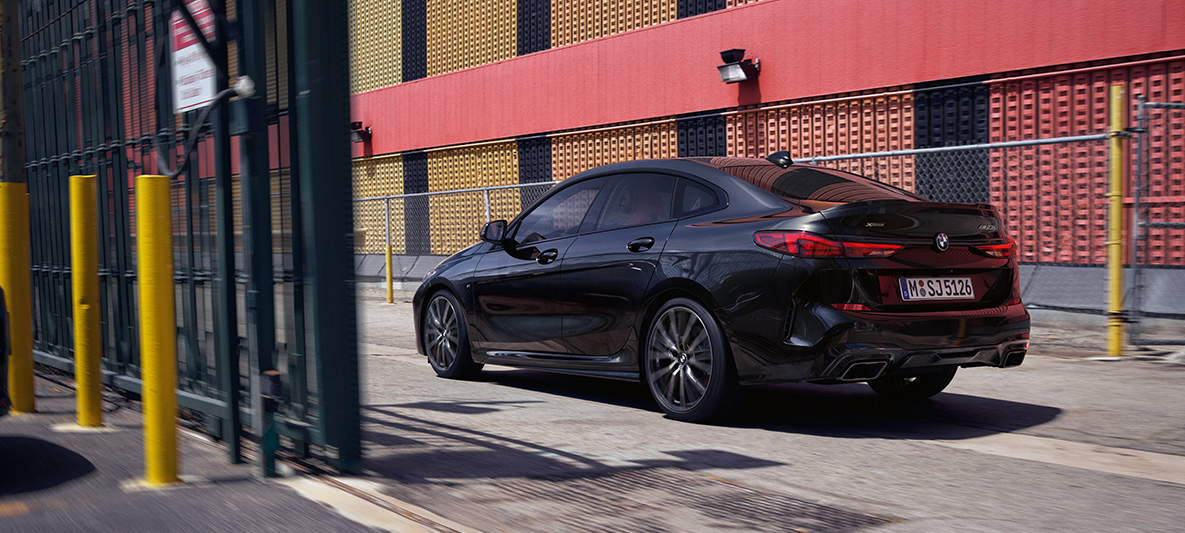 M Performance пакет BMW M235i xDrive Gran Coupé F44 M Performance пакет BMW M235i xDrive Gran Coupé F44 Black Sapphire metallic тричетвртински страничен поглед